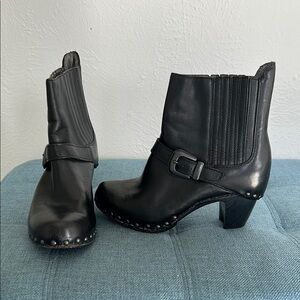 Dansko Black Chelsea Ankle Boots with Elastic Panel